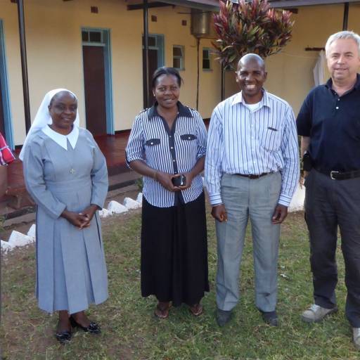 das Ehepaar Mwansa mit Mitarbeitern